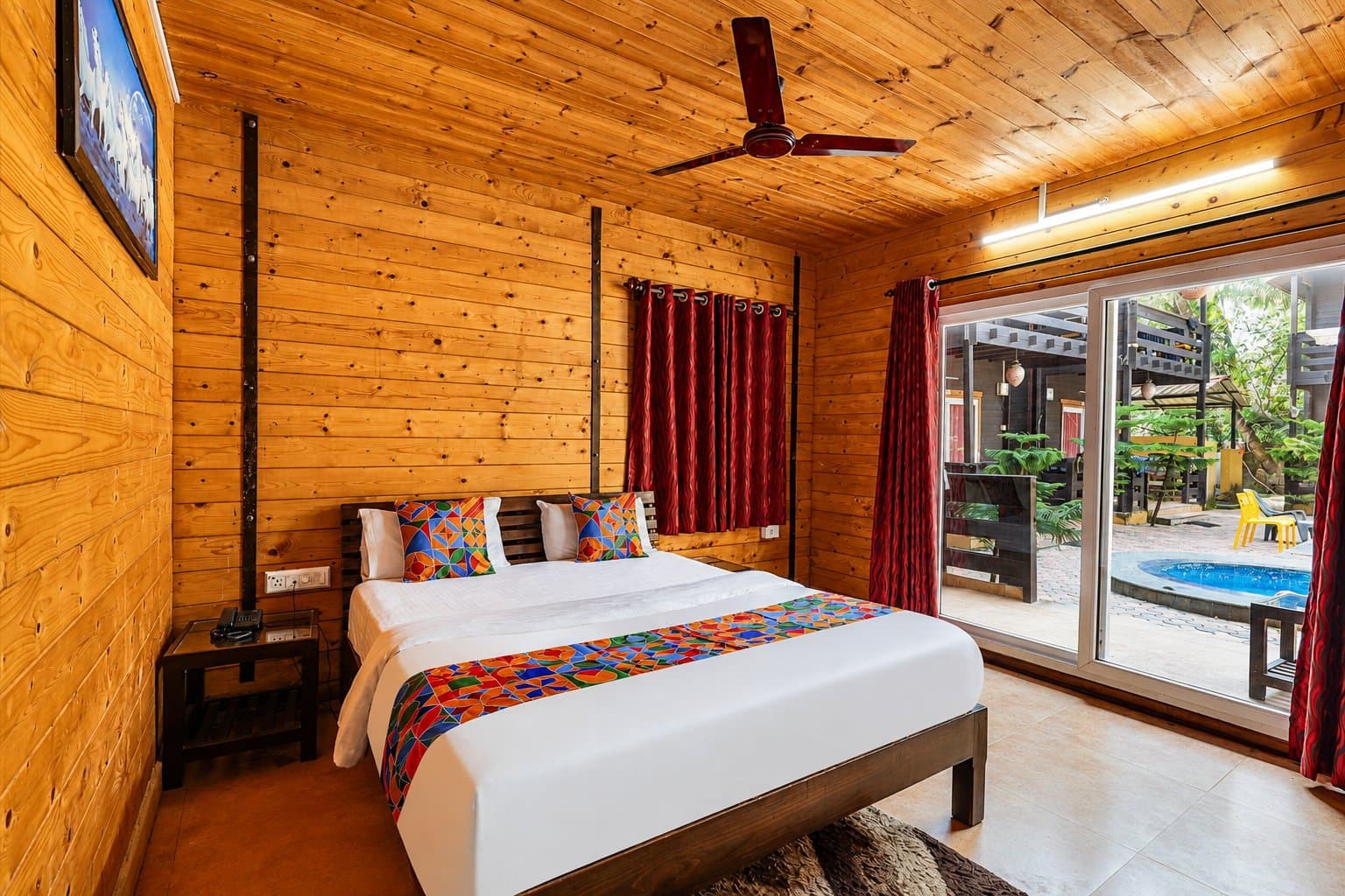 Wenzet Cottages — poolside cottage