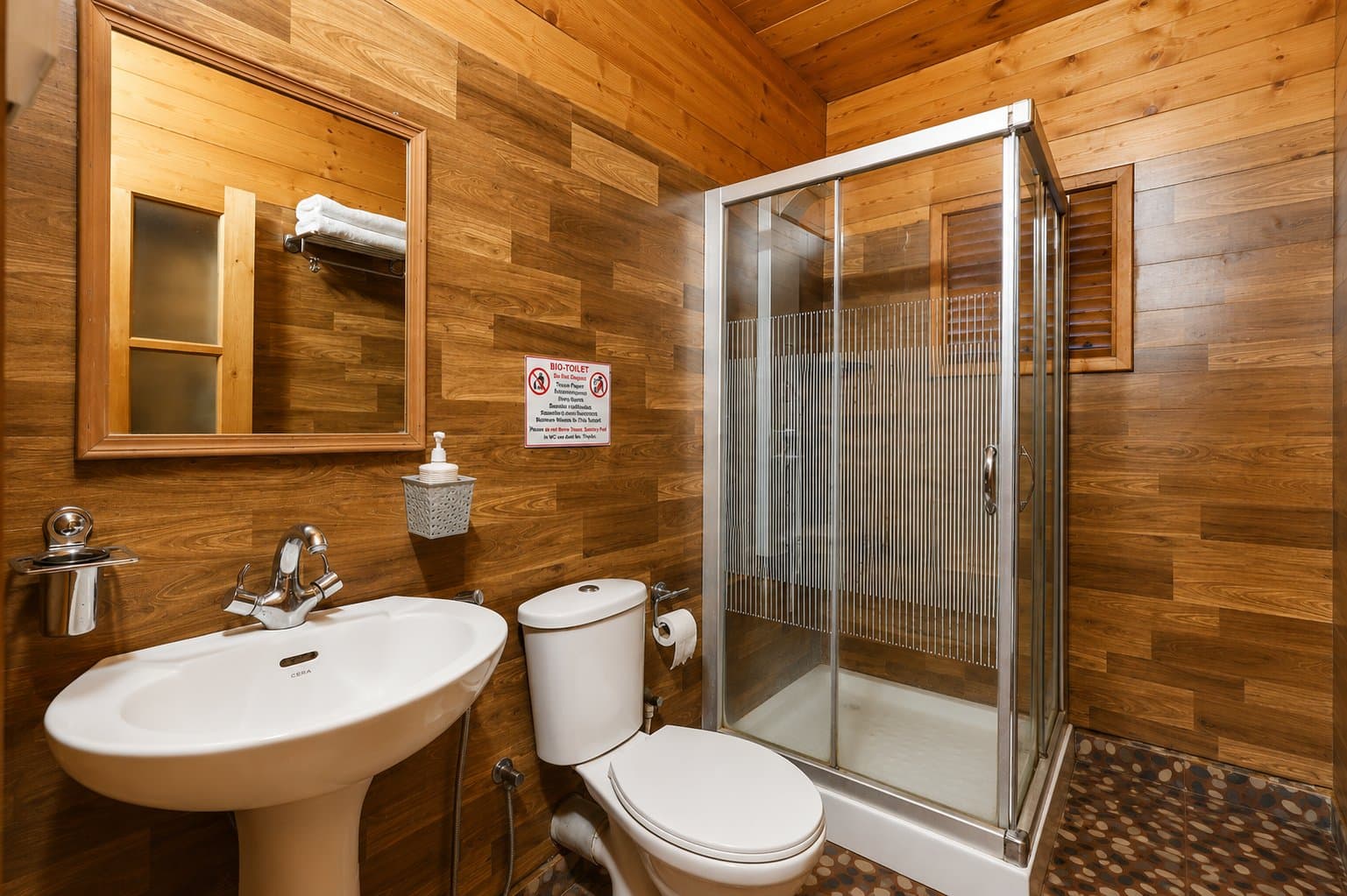 Wenzet Cottages — the bath